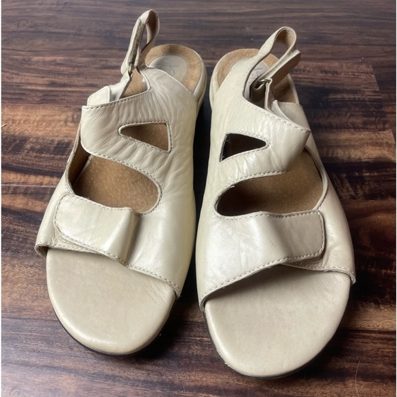 Clark Artisan Beige Leather Athletic Hook & Loop Comfort Sandal Size 10N - Picture 2 of 12